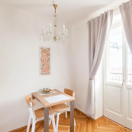 Little Chateau * Praga