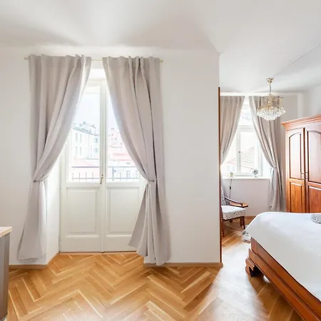 Little Chateau Apartment *